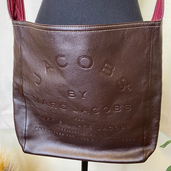 Marc Jacobs Handbags - Vintage Marc Jacobs Crossbody Leather Bag